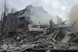 РФ двумя баллистическими ракетами разрушила многоэтажку в Харькове: фото и видео последствий удара
