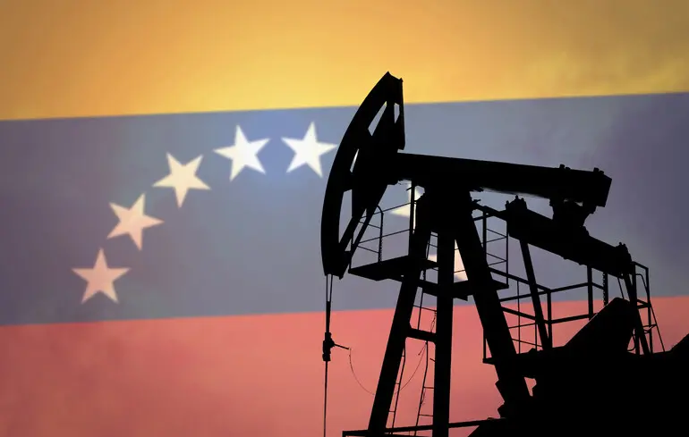 Страны OPEC+ решили не менять объемы добычи нефти на фоне операции США в Венесуэле — Reuters