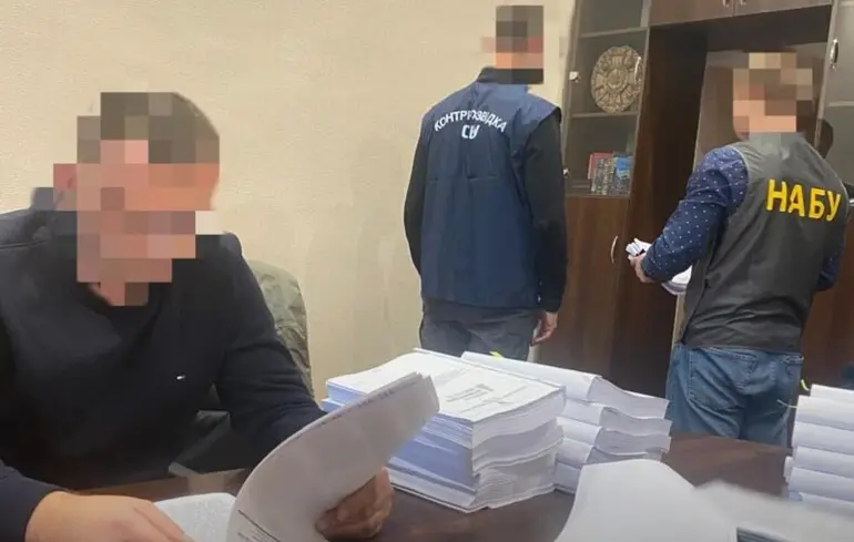 Суд розгляне справу щодо розкрадання 27 млн грн на шинах для літаків: у ній фігурує експомічник депутата