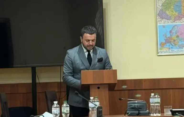 Телеведущий Григорий Решетник защищает диссертацию.