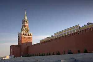 Просять гуманного ставлення та погрожують відплатою: як Росія відреагувала на захоплення США свого танкера