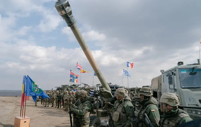 Менше, ніж очікувалося: у The Times підрахували, скільки миротворців Франція та Британія можуть відправити в Україну