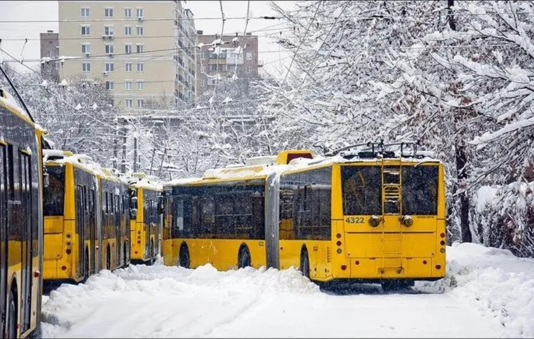 У столиці 9 січня курсуватимуть дублюючі автобуси