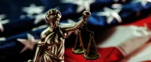 Суд в США стал на сторону мигрантов: депортации откладываются