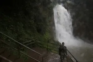 Французский футболист погиб при попытке сделать фото возле водопада
