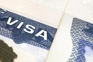 США заморожують оформлення віз для росіян та громадян ще 74 країн — ЗМІ