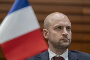 Франция откроет консульство в Гренландии: цель — The Guardian