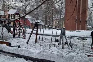 Спасатели показали фото с места попадания дрона в центре Львова