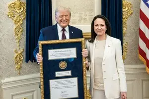 В Норвегии с возмущением отреагировали на передачу Трампу медали Нобелевской премии мира — Bloomberg