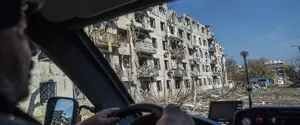 Россияне пытаются взять еще один город в 
