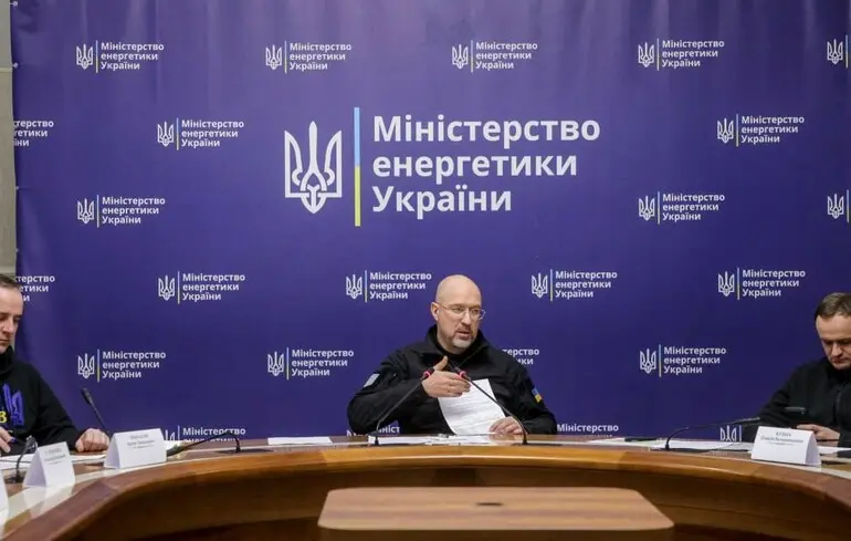 Тепло и свет за часы, а не за дни: в Киев прибывает энергетический десант со всей страны