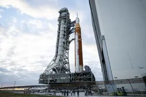 Повернення на Місяць стає ближчим: ракета місії Artemis II вже на стартовому майданчику
