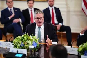 Стармер ответил, рассматривает ли Трамп возможность военных действий в Гренландии