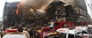 У Карачі після пожежі в торговому центрі загинули щонайменше 15 людей, понад 60 — зникли безвісти — Reuters