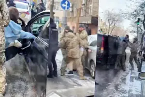 Силоміць витягли з машини і побили на очах у поліції: у ТЦК відповіли на відео жорсткого затримання в Одесі