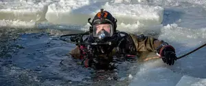 Шесть суток в ледяной воде: водолазы ГСЧС латали затопленное оборудование ТЭЦ при температуре воздуха -15°C