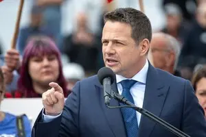 Варшава солідарна з Києвом — мер польської столиці повідомив про відправку в Україну 90 генераторів