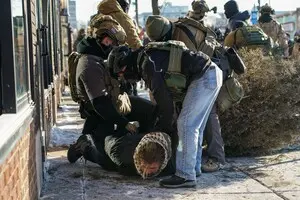 В Миннеаполисе иммиграционные агенты застрелили мужчину: город охватили протесты