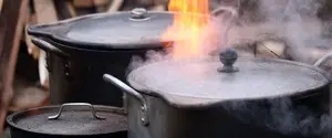 В Киеве развернули десятки полевых кухонь для жителей без газа и тепла