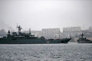 Системные провалы в защите баз и кораблей ЧФ РФ: как реагирует российское командование — 