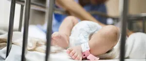 Шокирующая находка в Николаеве: младенца оставили в мусорном баке