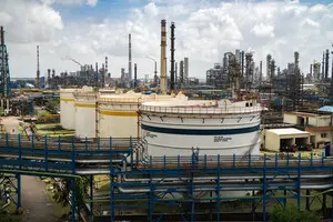 Неожиданная устойчивость российской нефти в Индии затянется — Bloomberg