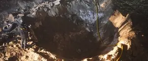 Воронка во дворе многоэтажки: что известно об атаке РФ на Запорожье