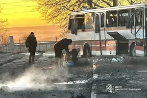 Дрон попал возле шахтерского автобуса в Днепропетровской области: выросло количество погибших и раненых