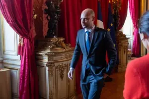 Во Франции объяснили, зачем Макрону снова говорить с Путиным