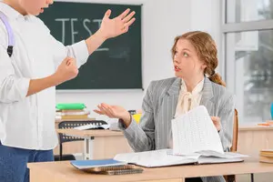 Жалоба на учителя: как британское учебное заведение защищает и учителей, и учеников