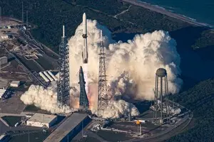 Blue Origin зупиняє польоти туристів у космос заради NASA
