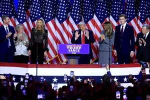 Bloomberg: Трамп накопил рекордные $483 млн на 