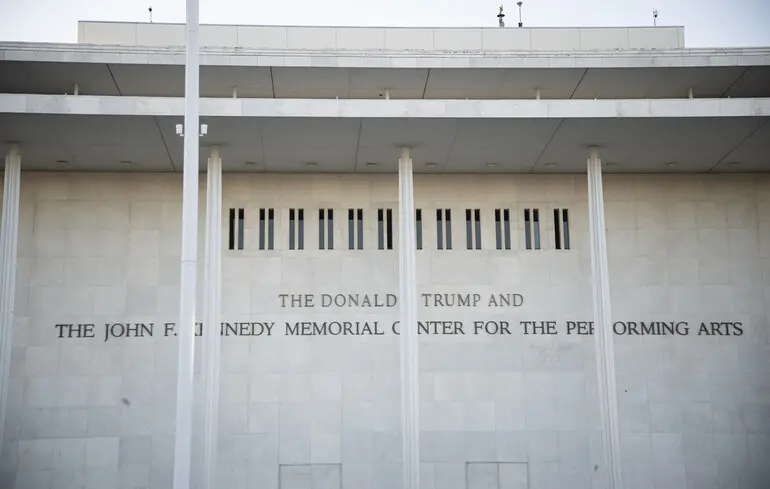 Меморіальний центр виконавських мистецтв імені Дональда Дж. Трампа та Джона Ф. Кеннеді.