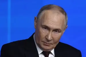Экономика РФ шатается, но украинские прогнозы о свержении Путина являются 