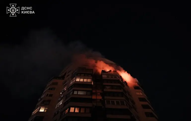 У Києві після обстрілу понад 1000 будинків без опалення, а в двох районах – екстрені вимкнення світла