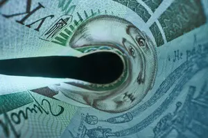 Держапарат скаржиться на рівень зарплат, який втричі вищий за середній по Україні