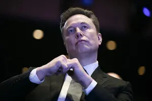 Илон Маск стал первым человеком с капиталом более 800 миллиардов долларов