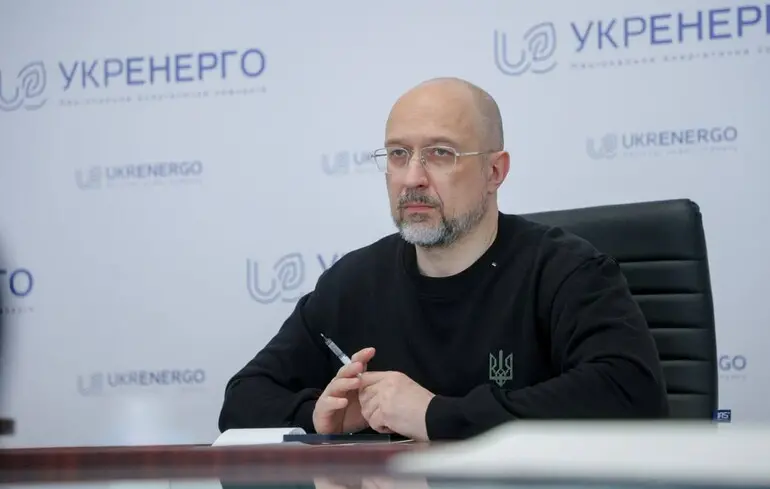 Шмыгаль рассказал, что будут делать с домами, где восстановить теплоснабжение быстро невозможно