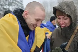 157 військових та цивільних звільнили з російського полону, серед них — захисники Маріуполя