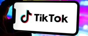 “Режим автопілота” для мозку: ЄС звинуватив TikTok у навмисному створенні залежності