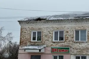 В Черниговской области россияне обстреляли многоэтажку, ЛЭП и объект связи