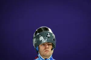 Українець Гераскевич виступив на Олімпіаді-2026 у шоломі з фото спортсменів, яких убила Росія