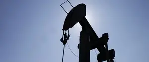 Кремль теряет миллиарды: добыча нефти падает, а танкеры с сырьем не могут найти покупателей — Bloomberg