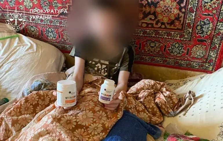 Киевлянка оставила сына-подростка в тяжелом состоянии без присмотра, еды и воды на две недели