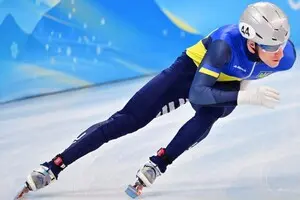 Українському спортсмену заборонили виступати на Олімпіаді-2026 у шоломі із цитатою Ліни Костенко
