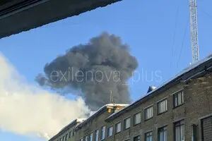 Российский НПЗ в 2000 км от Украины попал под удар дронов. На заводе сильный пожар