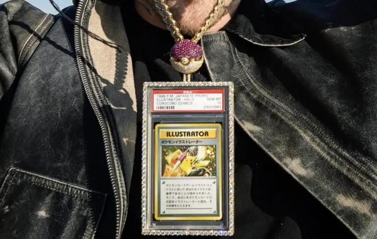 Логан Пол з рідкісною карткою Pikachu Illustrator.
