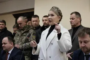 Автомобілі, гаражі та готівка: ВАКС частково зняв арешт з майна Тимошенко