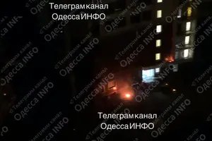 Російський дрон влучив в одеську висотку, там спалахнула пожежа