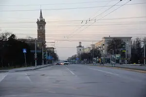 A City of Endurance: How 700,000 People Live 20 Kilometres from the Frontline